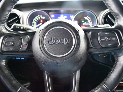 Used 2023 Jeep Wrangler Unlimited w/ Sun & Screen Package image 30