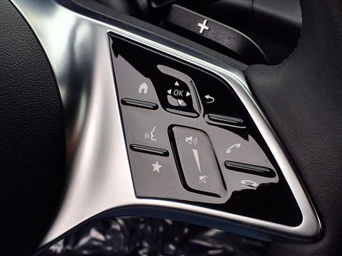 Used 2025 Mercedes-Benz GLC 300 image 10