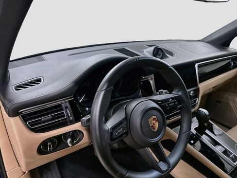 Certified 2026 Porsche Macan AWD/4WD image 4