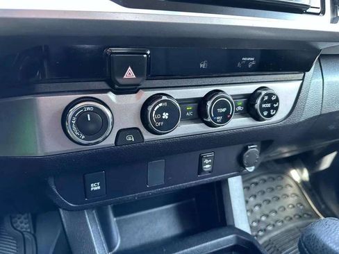 Used 2018 Toyota Tacoma SR5 AWD/4WD image 53