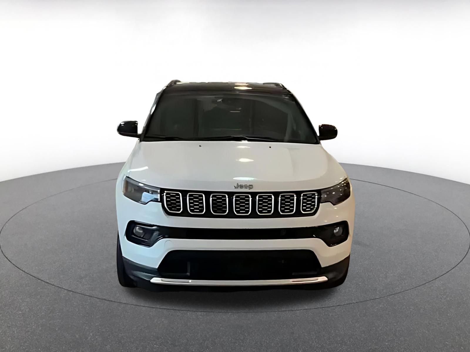 Used 2025 Jeep Compass Limited AWD/4WD image 4