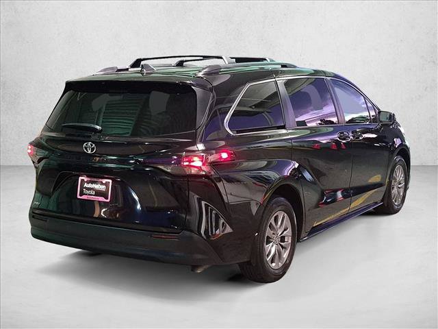Certified 2026 Toyota Sienna LE FWD image 5