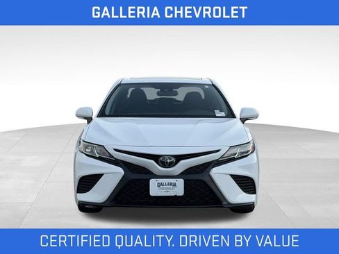 Used 2019 Toyota Camry SE w/ Convenience Package FWD image 3