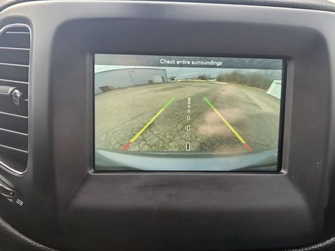 Used 2021 Jeep Compass Latitude image 30