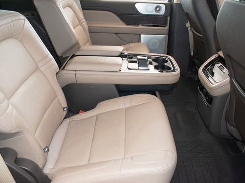 Used 2023 Lincoln Navigator Reserve AWD/4WD image 12