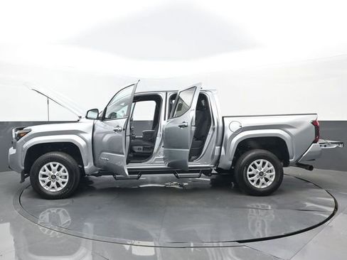 Used 2025 Toyota Tacoma SR5 RWD image 32