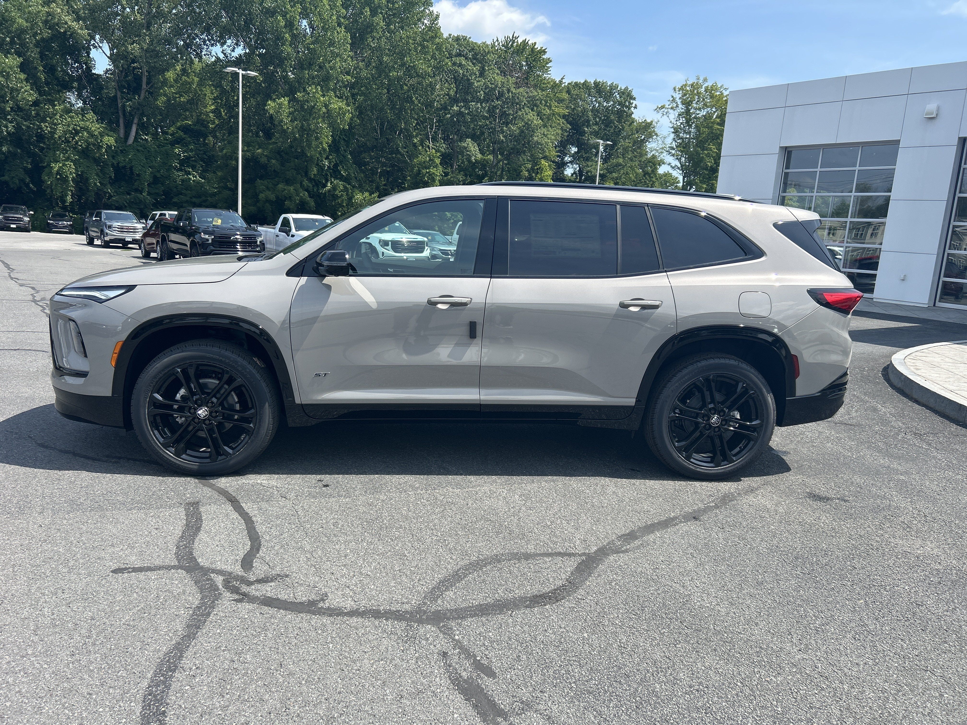 Used 2026 Buick Enclave Sport Touring w/ Power Package AWD/4WD image 27