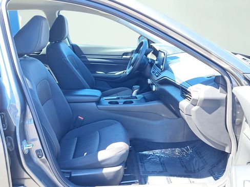 Used 2025 Nissan Altima 2.5 SV FWD image 16