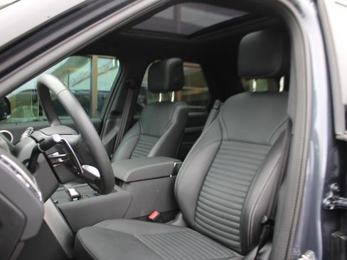 Certified 2024 Land Rover Discovery Dynamic SE image 5