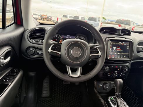 Used 2023 Jeep Renegade Altitude AWD/4WD image 12