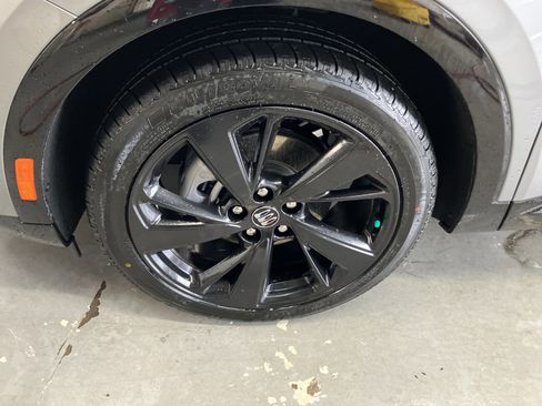 Used 2025 Buick Envision Sport Touring image 2