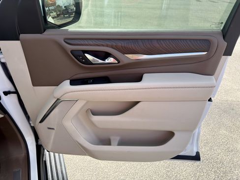 Used 2023 GMC Yukon XL Denali image 34