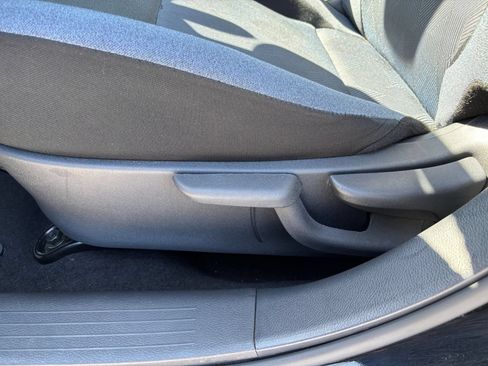 Used 2025 Nissan Versa SV FWD image 18