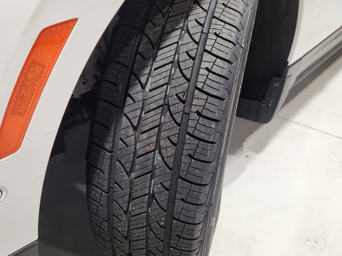 Used 2023 Chevrolet Equinox Premier AWD/4WD image 25