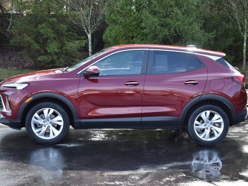 Used 2024 Buick Encore GX Preferred FWD image 25