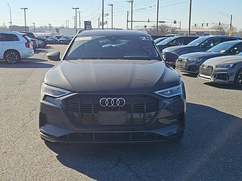 Used 2022 Audi e-tron Premium w/ Convenience Plus Package image 16
