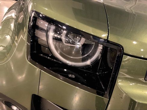 New 2026 Land Rover Defender 110 X-Dynamic SE image 13