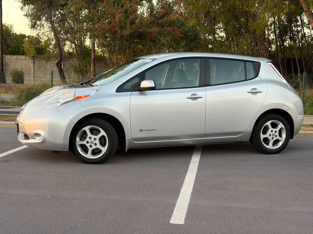 Used 2015 Nissan Leaf SV w/ Premium Package FWD image 8