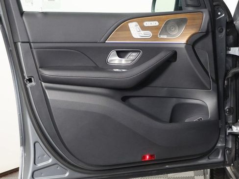 New 2026 Mercedes-Benz GLS 580 4MATIC image 8