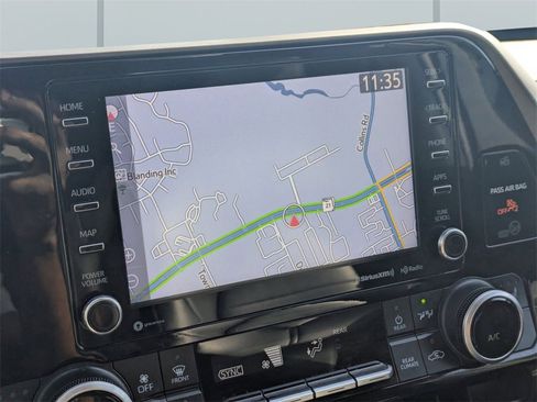 Used 2021 Toyota Highlander XLE image 27