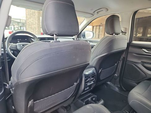 Used 2023 Jeep Grand Cherokee L Laredo image 28