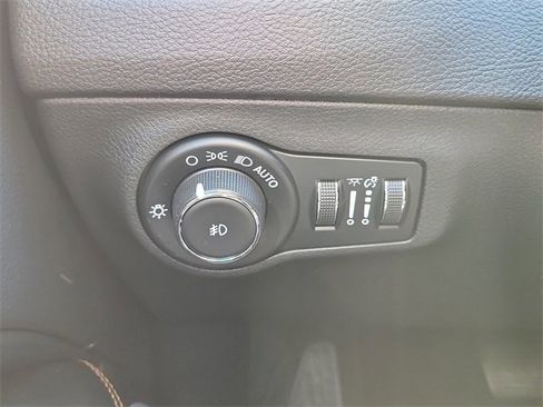 Used 2019 Jeep Compass Limited image 23