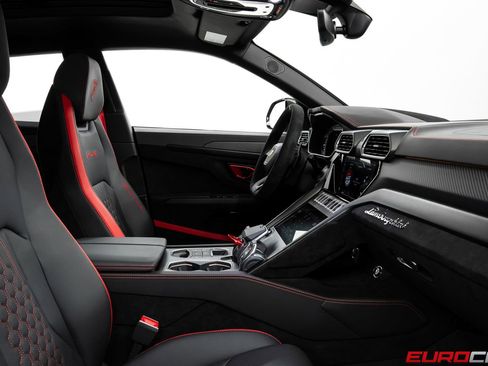 Used 2024 Lamborghini Urus Performante AWD/4WD image 44