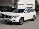 Used 2014 Nissan Pathfinder S image 2