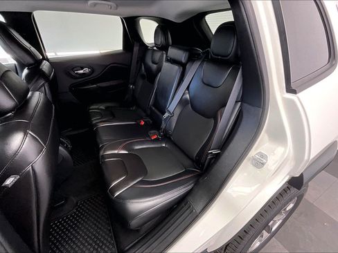 Used 2019 Jeep Cherokee Trailhawk w/ Cold Weather Group AWD/4WD image 19