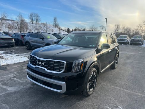 New 2025 Kia Telluride S image 1