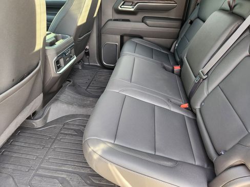 Certified 2026 GMC Sierra 1500 SLT image 32