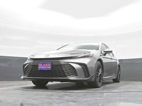 Used 2025 Toyota Camry SE FWD image 22
