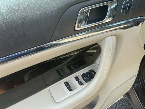 Used 2013 Lincoln MKS FWD image 16