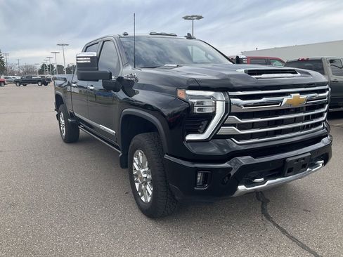 Used 2024 Chevrolet Silverado 3500 High Country w/ High Country Premium Package image 3