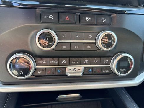 Used 2024 Ford Expedition XLT image 21