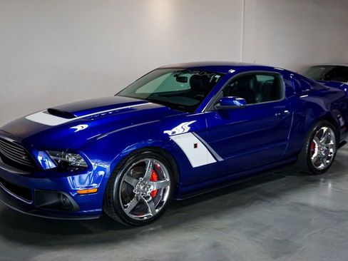 Used 2013 Ford Mustang GT Premium w/ Electronics Pkg RWD image 5