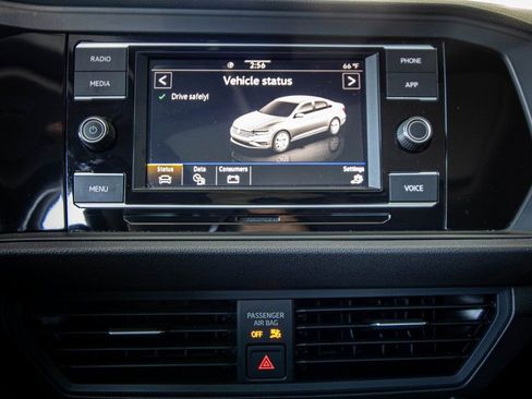 Used 2022 Volkswagen Jetta SE image 36