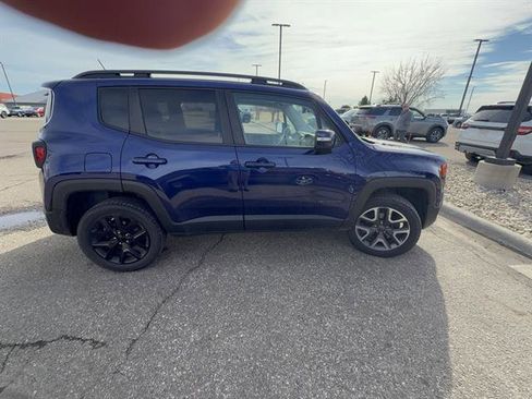 Used 2017 Jeep Renegade Altitude image 4