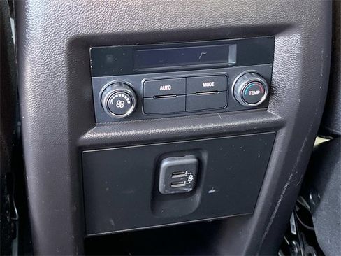 Used 2022 Chevrolet Traverse LT image 21