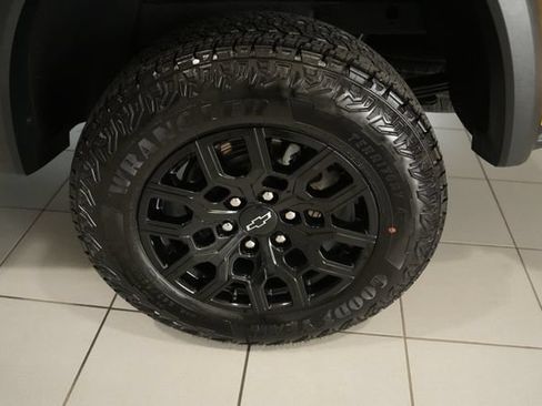 Used 2023 Chevrolet Colorado Trail Boss w/ Advanced Trailering Package AWD/4WD image 10