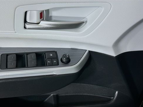 Used 2025 Toyota Sienna XLE FWD image 14
