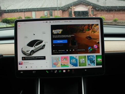 Used 2021 Tesla Model Y Long Range AWD/4WD image 18