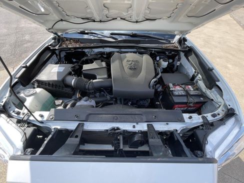 Used 2022 Toyota Tacoma SR AWD/4WD image 44
