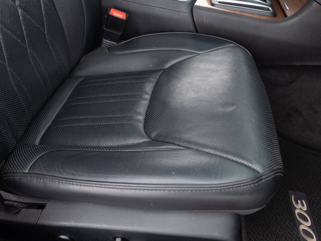 Used 2017 Chrysler 300 C Platinum w/ Safetytec Plus Group RWD image 25