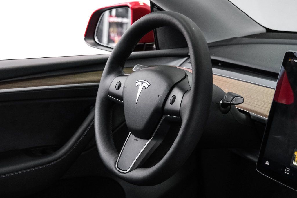 Used 2024 Tesla Model Y Performance AWD/4WD image 17