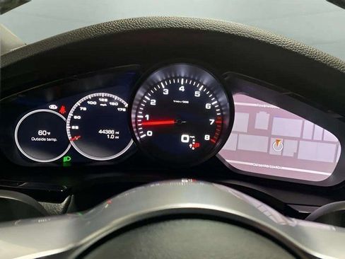 Used 2019 Porsche Cayenne w/ Premium Package image 9