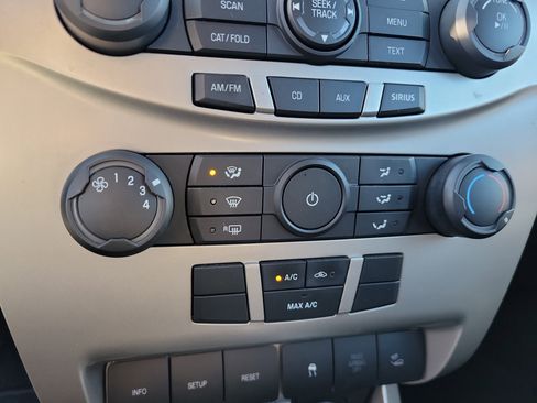 Used 2010 Ford Focus SES image 23