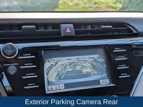 Used 2018 Toyota Camry SE w/ Moonroof Package FWD image 19