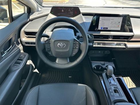 Used 2025 Toyota Prius XLE FWD image 10