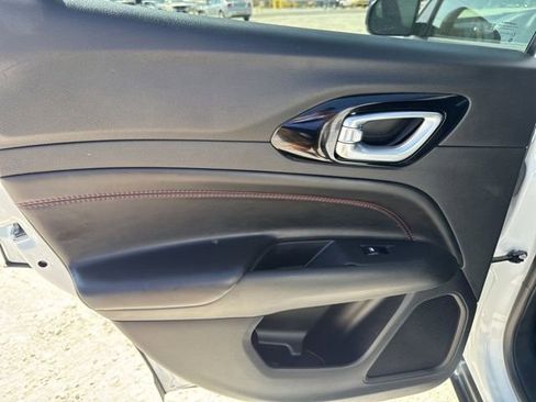 Used 2025 Jeep Compass Trailhawk image 20